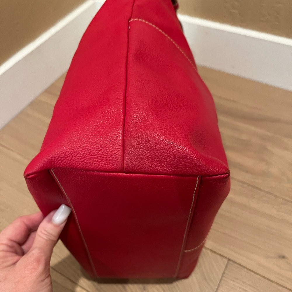 GUC~Dooney & Bourke Red Leather, Quiet Luxury, Large Shoulder bag/Tote/ Handbag - Picture 6 of 13